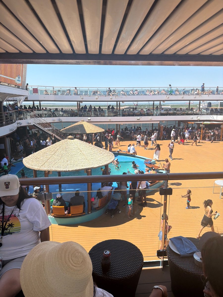 Carnival Breeze